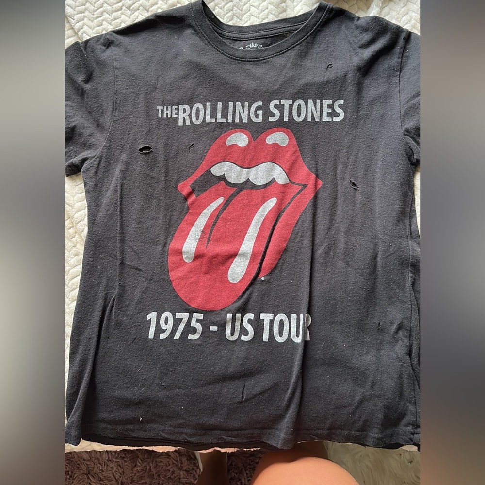 rolling hills t shirt.